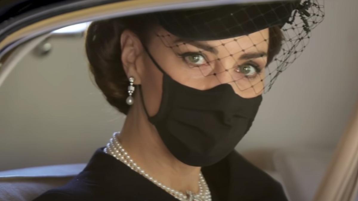 kate-middleton--secretul-frumusetii--trucul-ieftin-si-sanatos-pe-care-l-aplica-pentru-un-ten-luminos_62857700