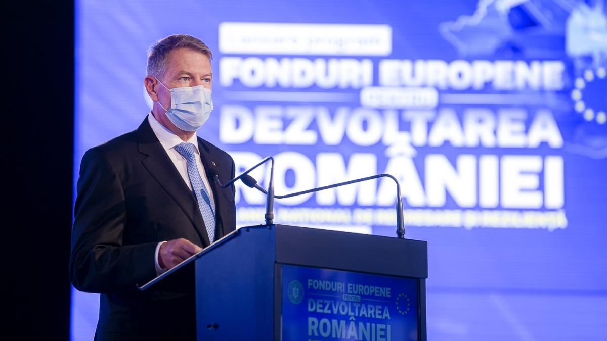 dupa-ce-voiculescu-a-pus-prc-e2prc-80prc-9dpiedicaprc-e2prc-80prc-9d-vaccinarii--klaus-iohannis-iese-cu-un-mesaj-catre-romani-vaccinati-va_52311400