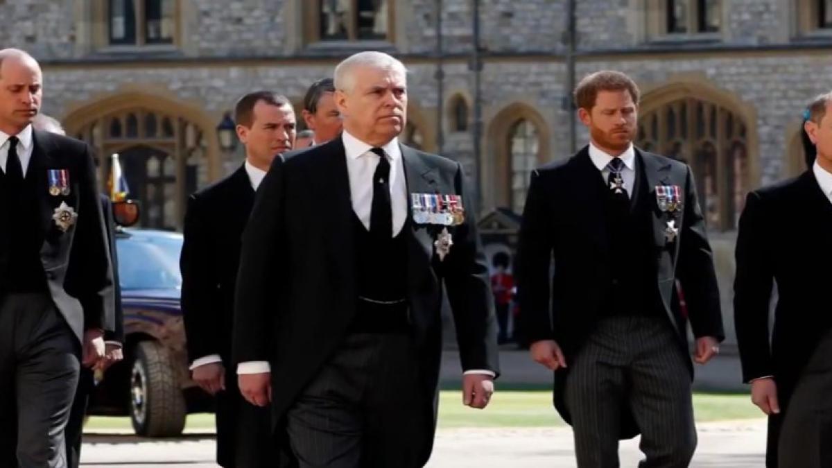 printul-andrew--gafa-la-inmormantarea-tatalui-sau--printul-philip--momentul-penibil-vazut-de-toata-lumea_81248900