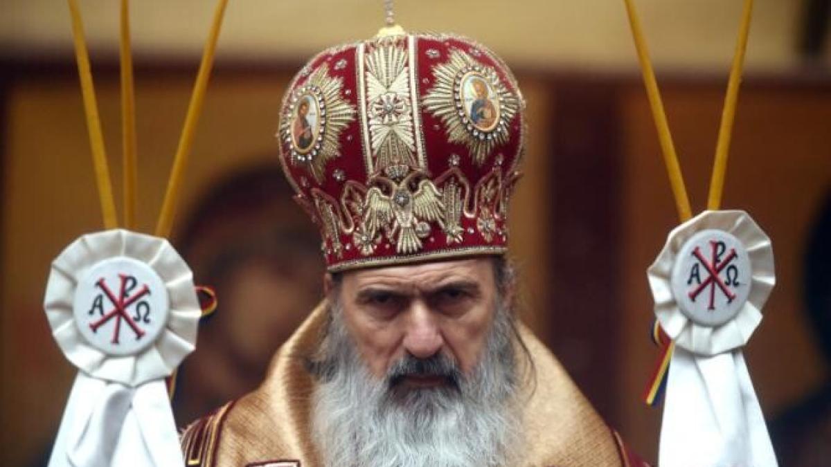 zeci-de-mii-de-oameni--asprc-ccprc-a6teptatprc-ccprc-a6i-la-slujba-de-iprc-ccprc-82nviere-pe-plajaprc-ccprc-86_29335800