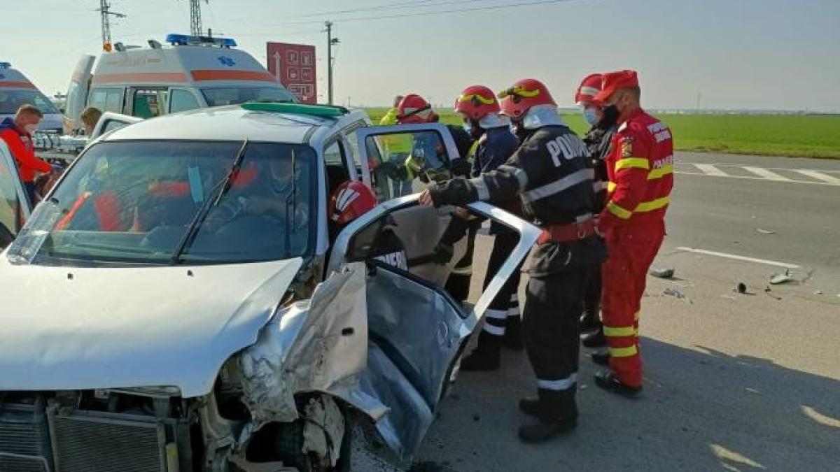 accident-grav-iprc-ccprc-82n-prahova--zece-persoane--printre-care-sprc-ccprc-a6i-doi-copii--implicate--un-baprc-ccprc-86rbat-a-murit_98168000