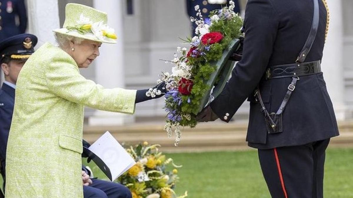 regina-elisabeta--inca-o-pierdere-dupa-printul-philip--a-murit-sir-michael-oswald_98442400