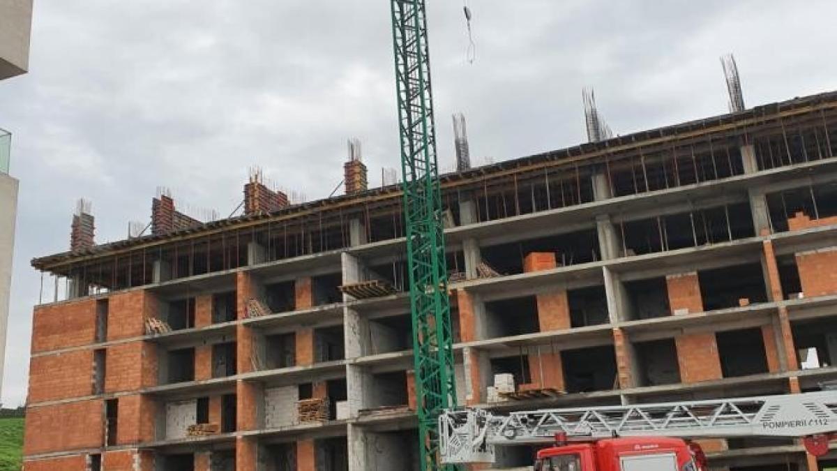 gest-disperat-la-tulcea--s-a-urcat-pe-o-macara-sprc-ccprc-a6i-a-amenintprc-ccprc-a6at-caprc-ccprc-86-se-aruncaprc-ccprc-86-dacaprc-ccprc-86-nu-sprc-ccprc-a6i-primesprc-ccprc-a6te-salariul_23764300