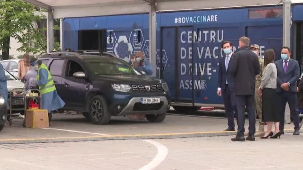 iohannis--la-centrul-drive-thru-din-bucuresprc-ccprc-a6ti-e-inclusiv-pentru-romaprc-ccprc-82nii-din-diaspora--extrem-de-important_88635100