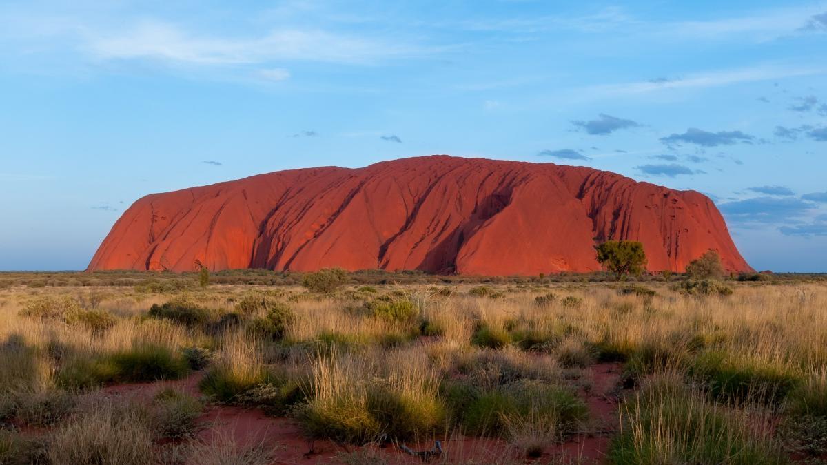 stanca-uluru-emblema-australiei-acoperita-de-scascade-spectaculoase_73984700