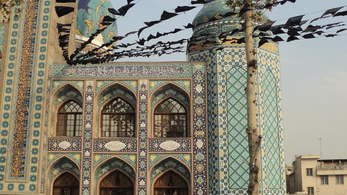 moarte-suspecta-la-teheran-a-cazut-de-la-etajul-ambasadei_60548800