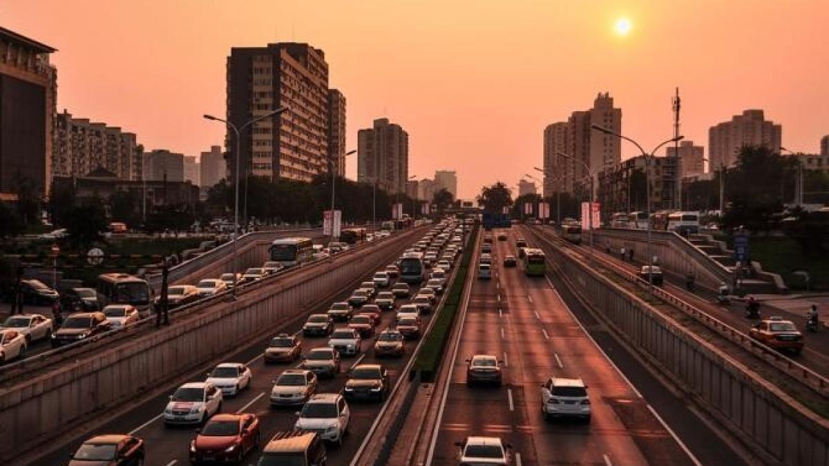 traficul-de-pe-dn-1-sprc-ccprc-a6i-dn-73a--deviat-din-cauza-aglomeratprc-ccprc-a6iei--filtre-de-politprc-ccprc-a6ie-au-fost-instituite_94277700