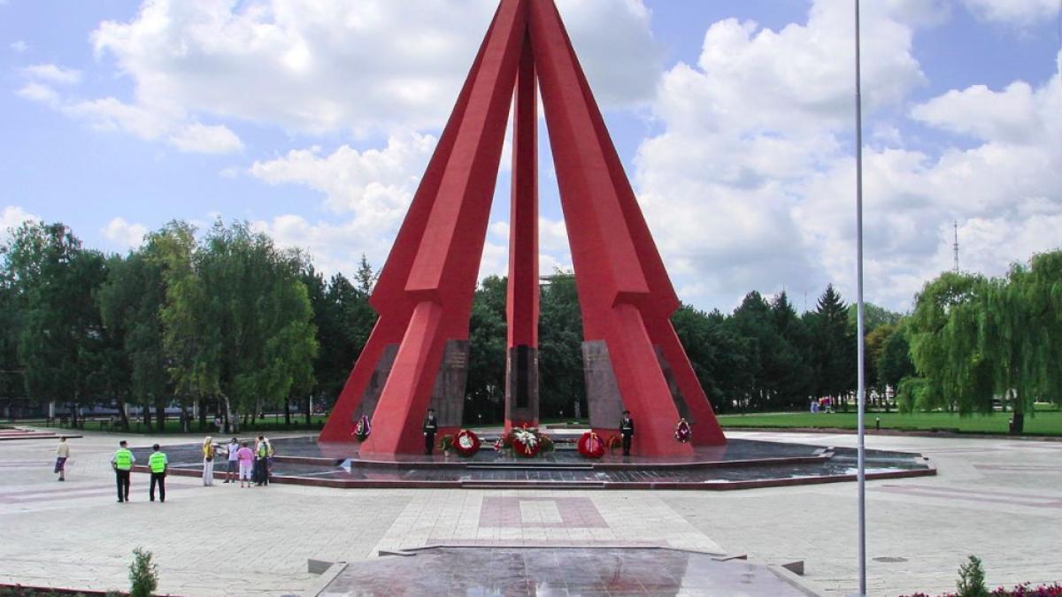 monumentul_eternitatii_chisinau_wik_91856400