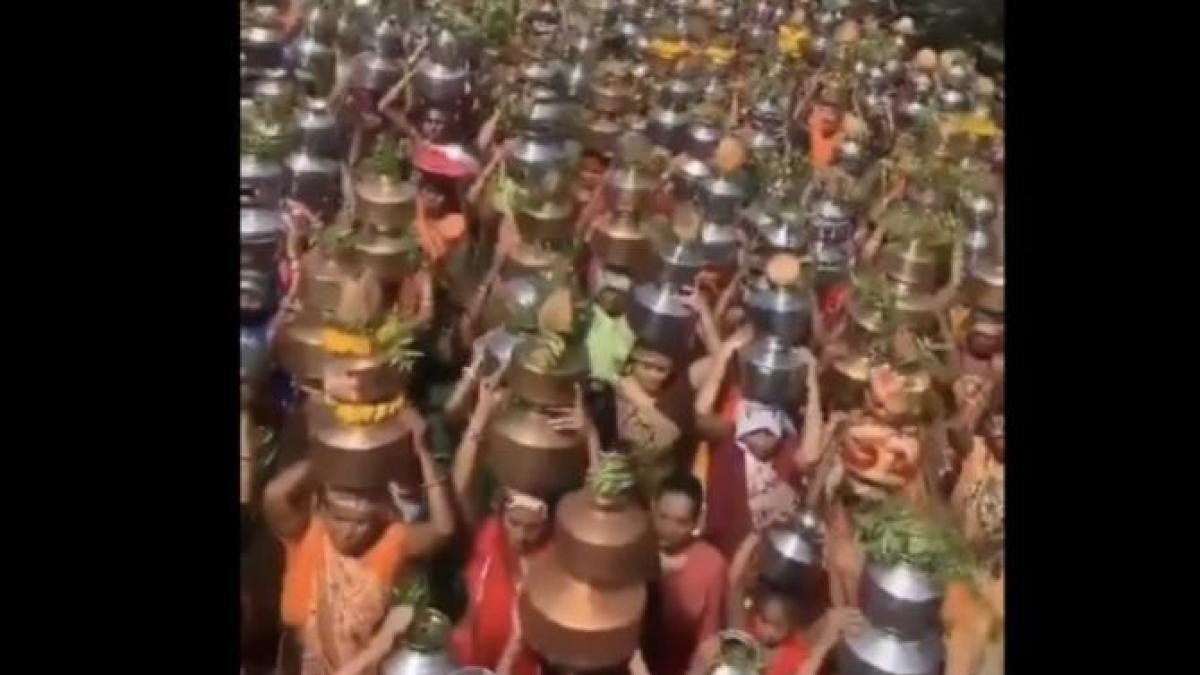 india-zei-femei-strada_30097300