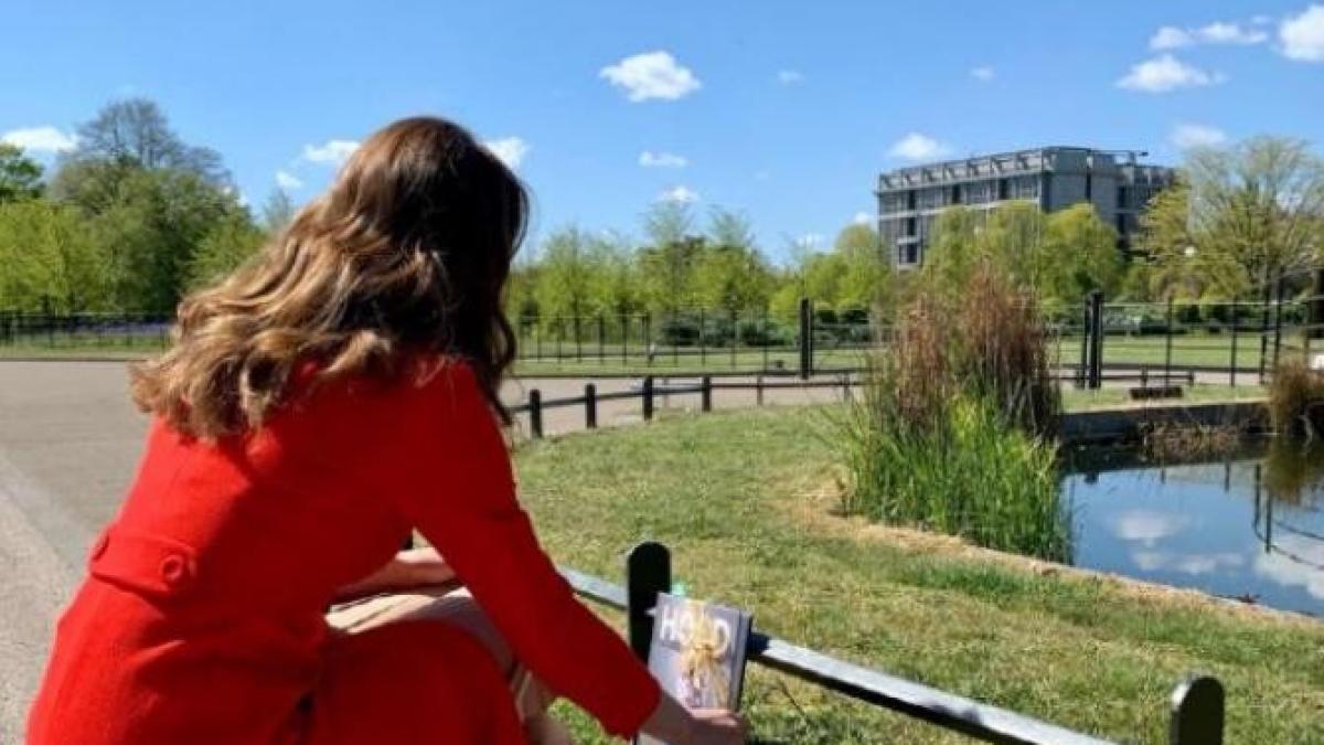 vanatoare-de-carti-kate-middleton-twitter_02306800