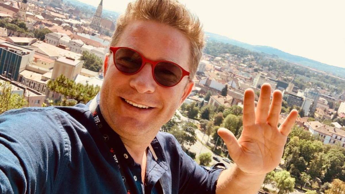 pavel-bartos-si-a-lasat-sotia-si-invitatii-sa-l-astepte-o-ora--la-biserica--in-ziua-nuntii-am-fugit-sa-fac-un-dus_89720600