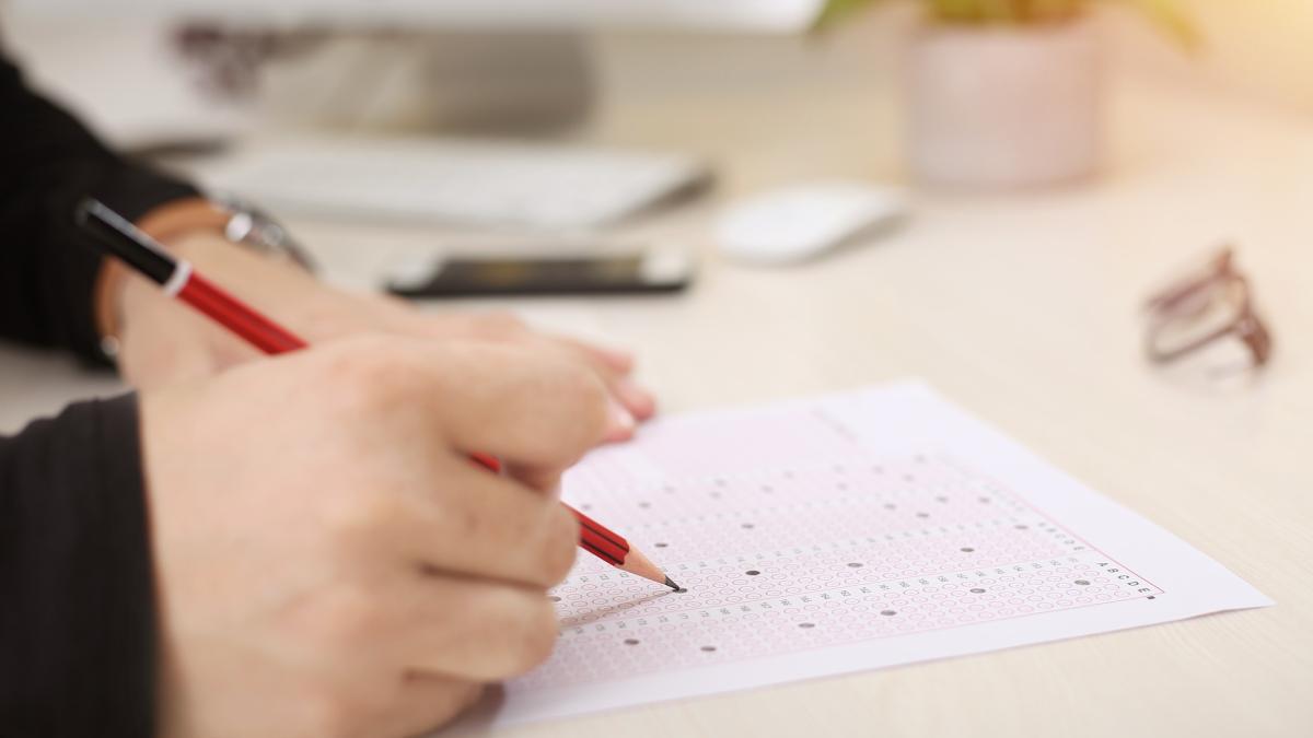 bacalaureat-si-evaluare-nationala--examenele-se-vor-derula-cu-prezenta-fizica_87152000