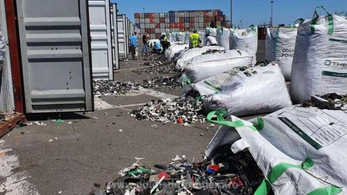 alte-15-containere-iprc-ccprc-82ncaprc-ccprc-86rcate-cu-desprc-ccprc-a6euri--oprite-iprc-ccprc-82n-portul-constantprc-ccprc-a7a---galerie-foto_61932800