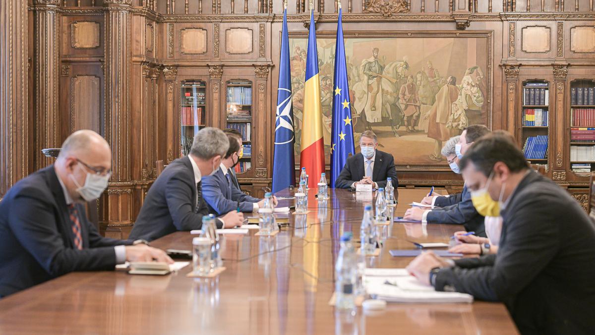 iohannis_sedinta_cotroceni_ministri_relaxare_presidency_68668600