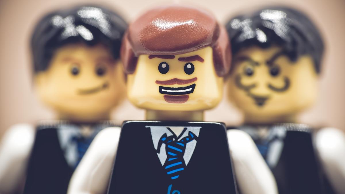 lego-va-lansa-primul-set-lgbtprc-2b_43163400