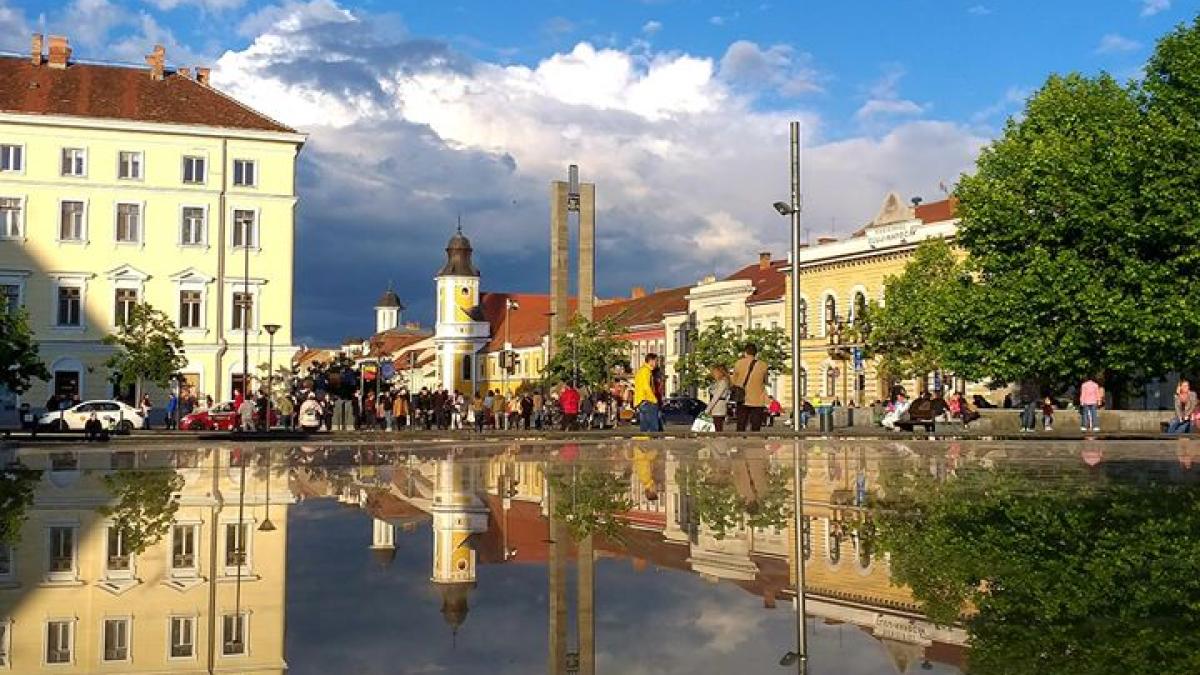 un-tanar-se-plimba-pe-strazile-din-cluj-cantand-la-saxofon--imaginile-zilei_97267500