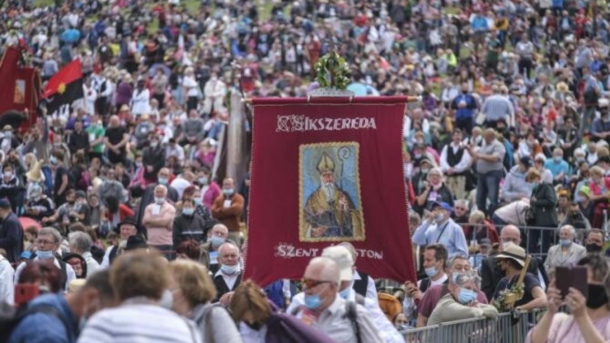 pelerinaj-mii-de-oameni-sumuleu-ciu-emilian-imbri_47304000