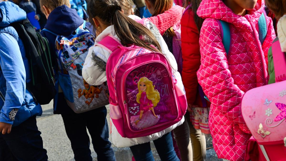 parintii-vor-putea-participa-la-festivitatile-de-sfarsit-de-an-scolar-ale-copiilor-daca-au-test-negativ-sau-sunt-vaccinati-anti-covid_57324100