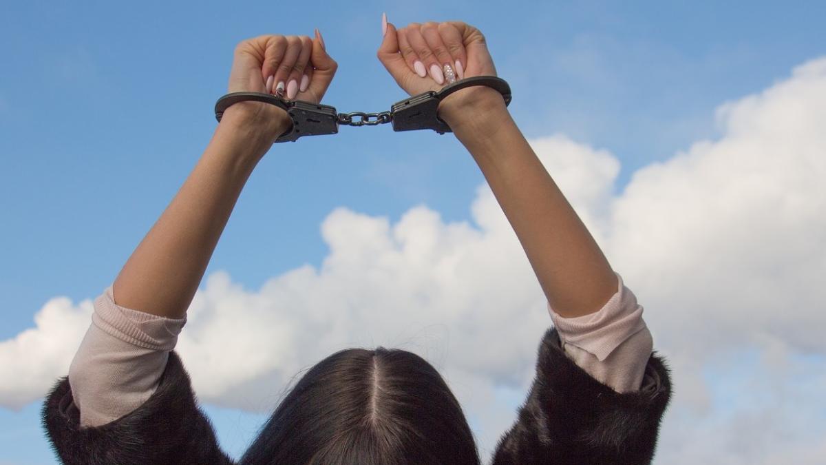 vanessa-youness--iubita-fostului-sef-al-dgipi-gelu-oltean-si-posibila-apropiata-de-emil-boc--condamnata-la-3-ani-inchisoare-cu-executare-pentru-o-mita-de-1-milion-de-euro_10962600