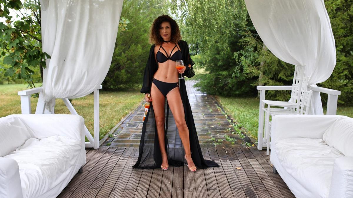 carmen-bruma--secretul-siluetei-perfecte-am-niste-reguli-de-la-care-nu-ma-abat_03274500