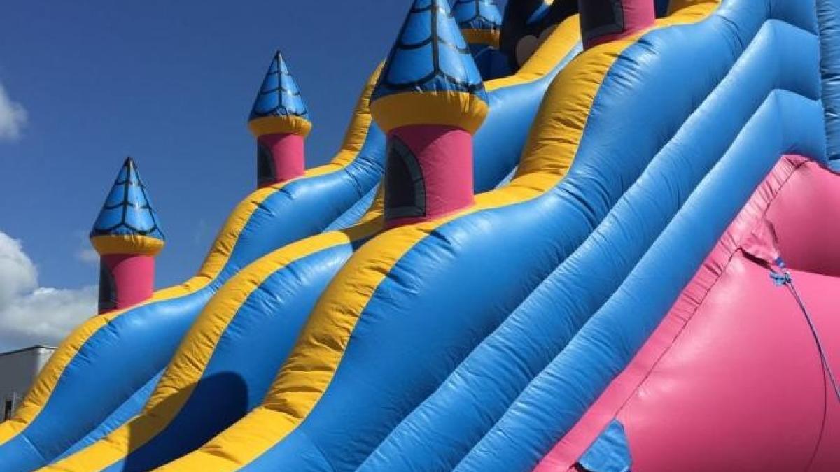 castel-gonflabil-a-explodat_85792900