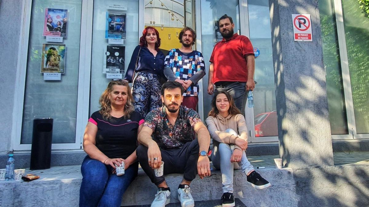 echipa-de-la-spectacolul-faza-lunga-alaturi-de-cristian-bajora_36756400