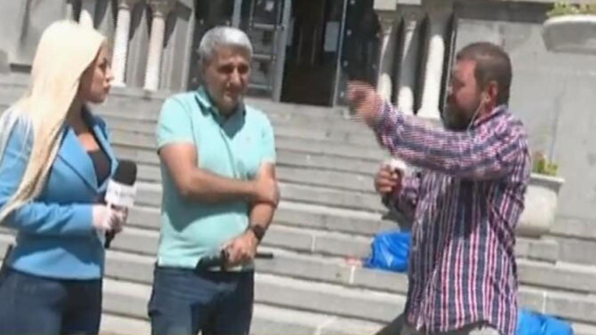 video-robert-turcescu-sprc-ccprc-a6i-a-dus-gunoiul-menajer-pe-scaprc-ccprc-86rile-primaprc-ccprc-86riei-sectorului-1_97070100