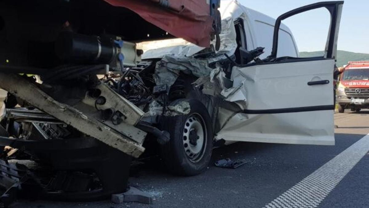 accidente-grave-pe-sprc-ccprc-a6oselele-din-romaprc-ccprc-82nia--un-mort-sprc-ccprc-a6i-mai-multprc-ccprc-a6i-raprc-ccprc-86nitprc-ccprc-a6i_46332500