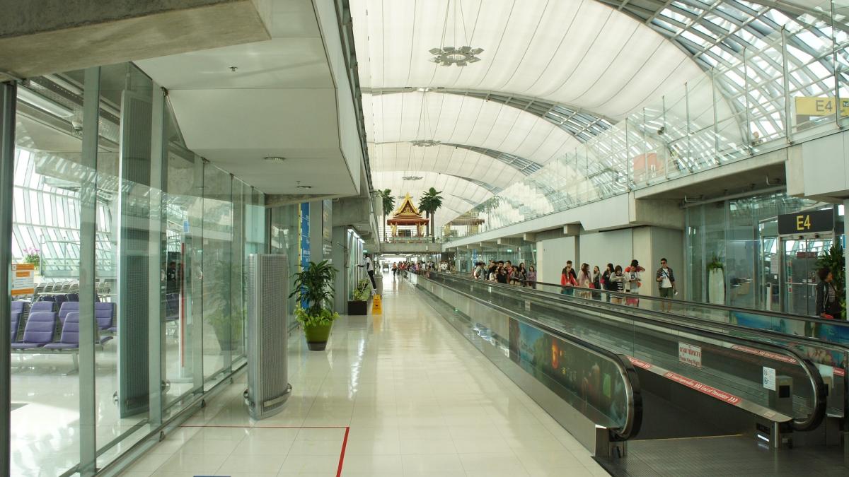 airport-1160002_1920_05806100