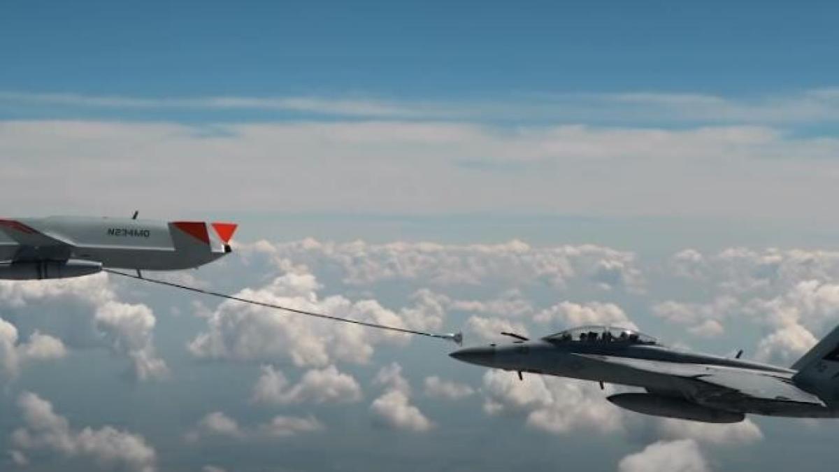 premiera--armata-sua-foloseste-o-drona-pentru-realimentarea-cu-carburant-a-unui-avion-in-zbor_87545900