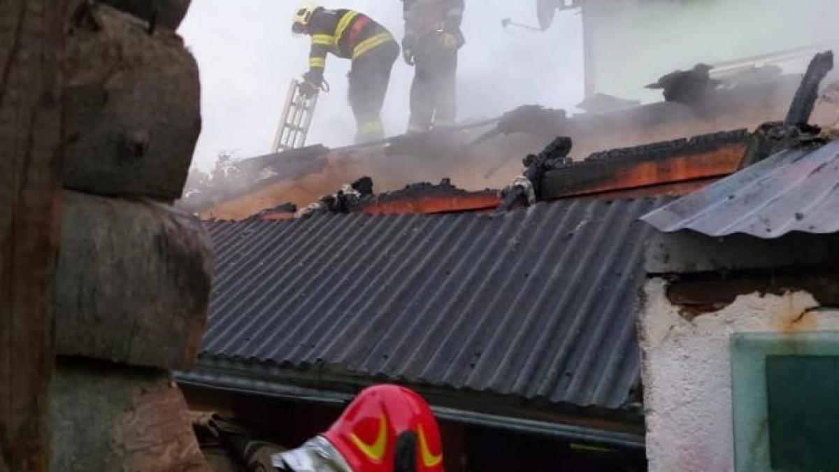 incendiu-la-o-pensiune-din-apropierea-caransebesprc-ccprc-a6ului_34677500