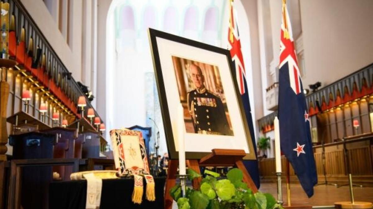 printprc-ccprc-a7ul-philip-ar-fi-iprc-ccprc-82mplinit-astaprc-ccprc-86zi-100-de-ani--regina-va-marca-momentul_52103800