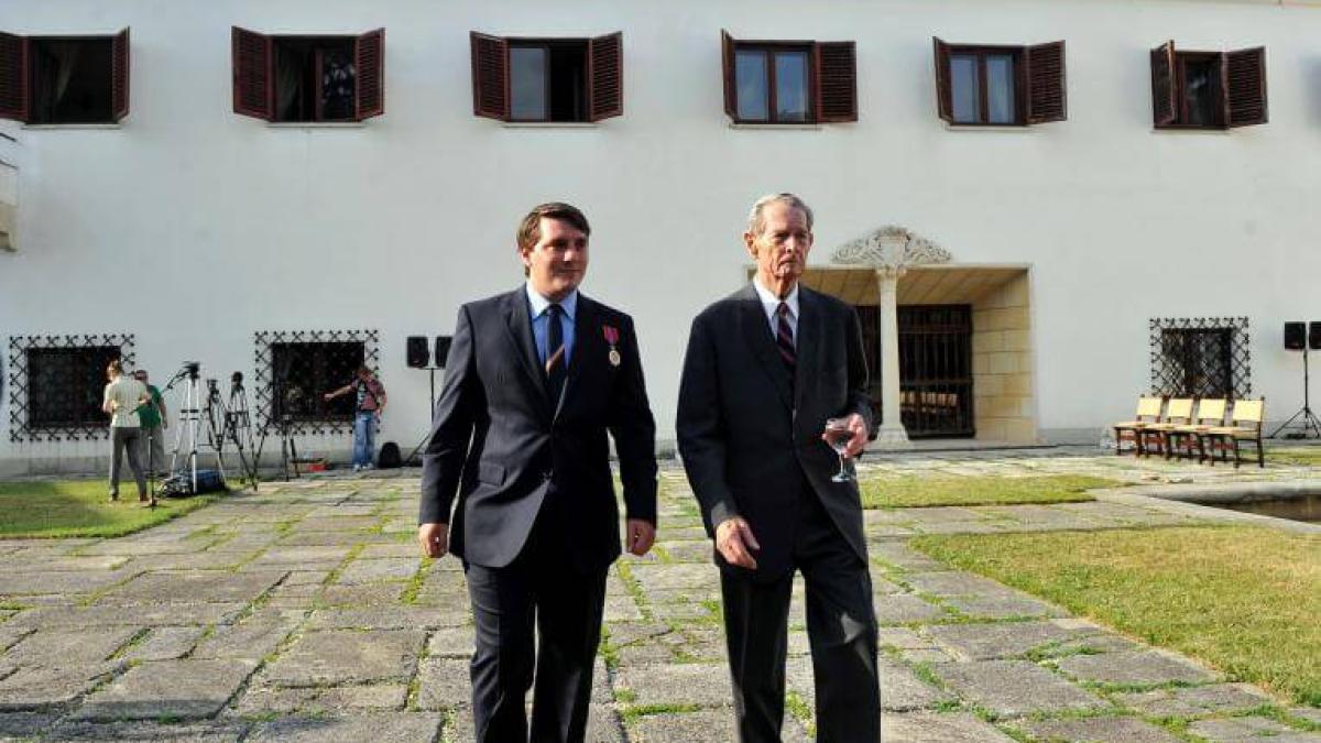 atelierul-auto-al-regelui-mihai--in-curand-deschis-vizitatorilor-de-la-domeniul-savarsin_75773900