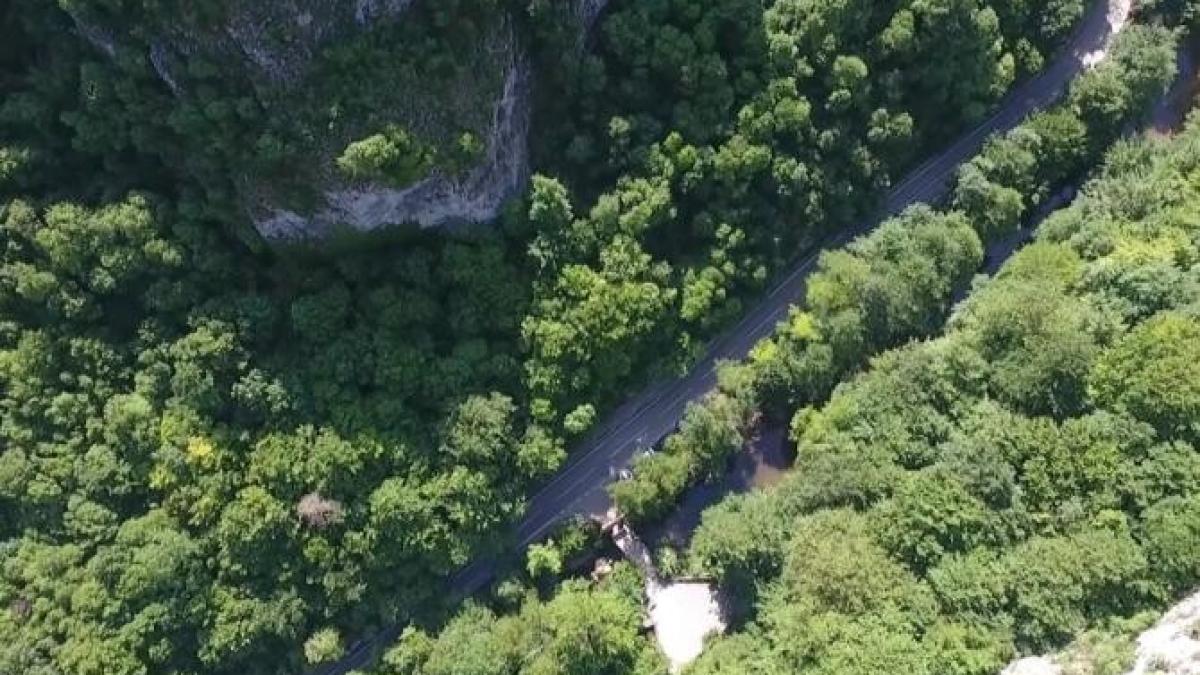 cascada-bigaprc-ccprc-86r--imagini-noi-din-dronaprc-ccprc-86-dupaprc-ccprc-86-surparea-unui-perete_47832000