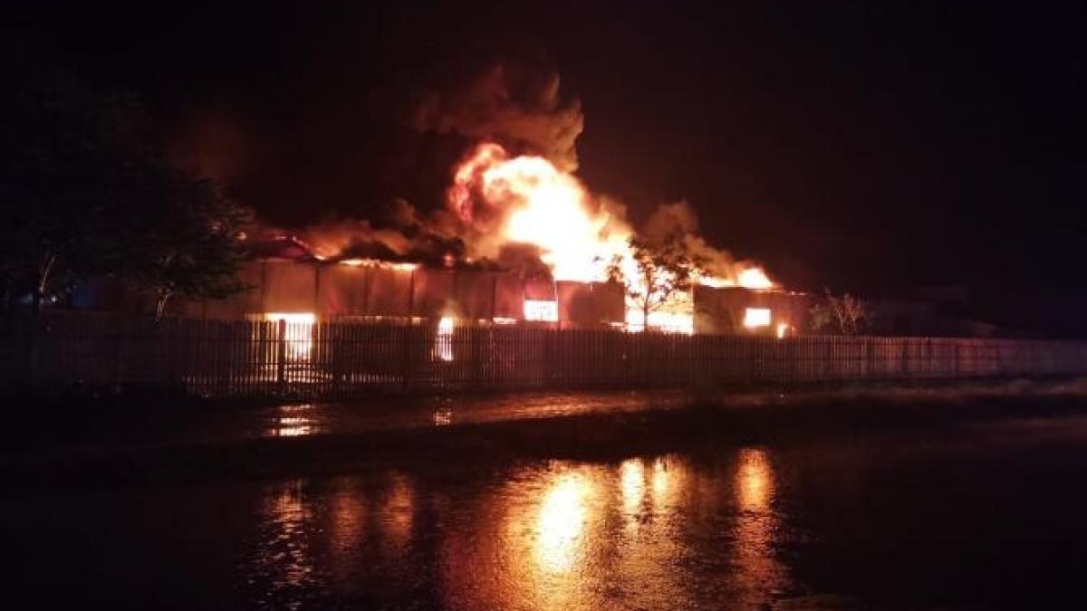 incendiu-violent-la-un-depozit-de-mase-plastice-din-baprc-ccprc-82rlad_31383900