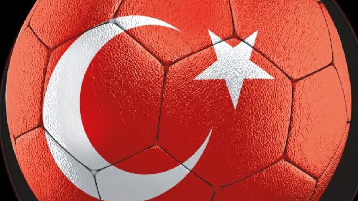 football-4923038_1920_49303600