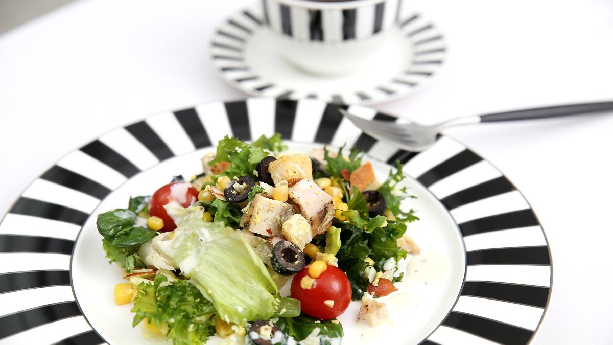 top-3-salate-delicioase-cu-piept-de-pui--retetele-simple--dar-foarte-gustoase_13570500