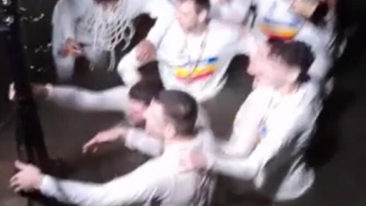 u-bt-cluj--noua-campioana-nationala--jucatorii-au-facut-o-baie-in-somes-in-miez-de-noapte---captura-video-facebook-attila-verdes_73132000