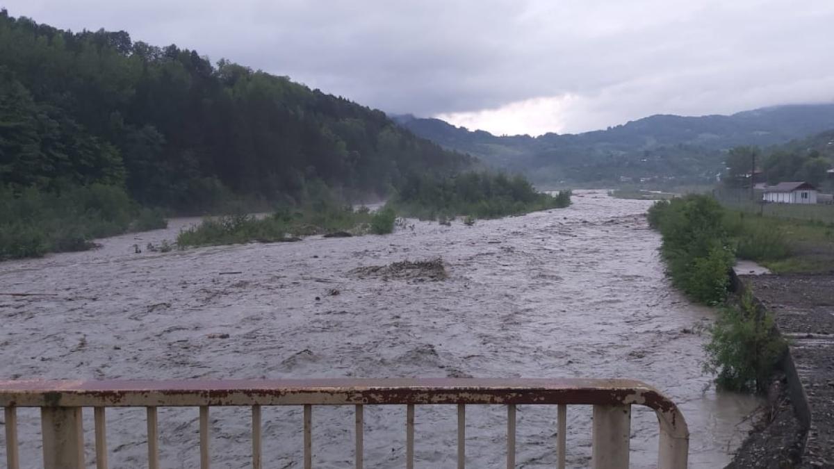 inundatii-tanar-disparut-isu_87383800