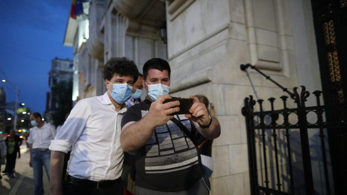 nicusor-dan-caldura-canicula-apa-calda_32693400