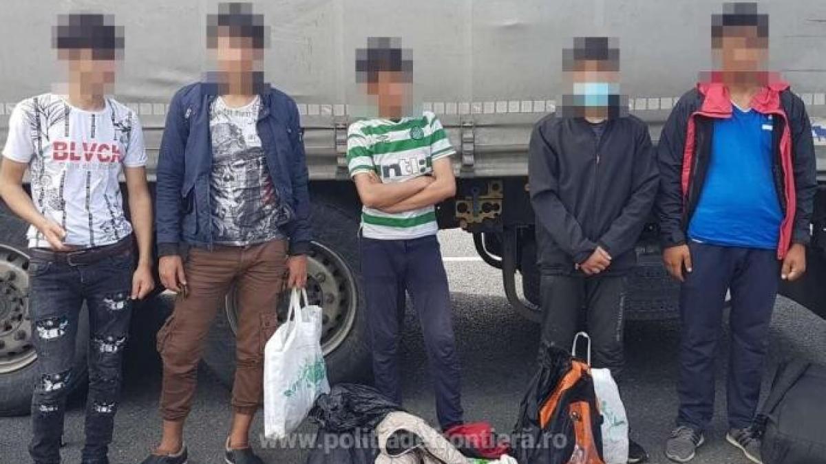 zece-migrantprc-ccprc-a6i-ascunsprc-ccprc-a6i-iprc-ccprc-82n-tir-uri--depistatprc-ccprc-a6i-iprc-ccprc-82n-ultimele-ore-la-frontiera-cu-ungaria_06577900