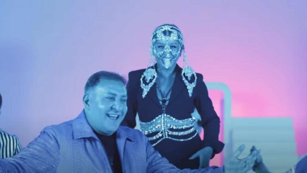 loredana-groza-a-scos-o-noua-manea--o-noua-controversa-si-critici-dure_28034700