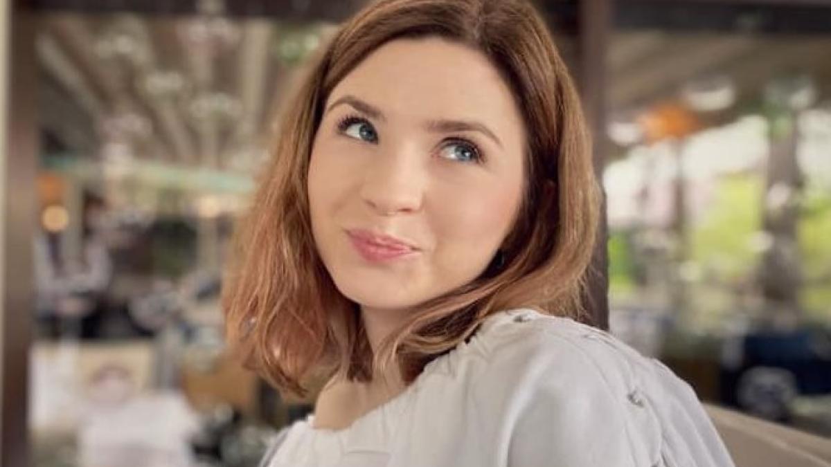 cristina-ciobanasu--despre-relatia-cu-cele-doua-mame-ale-sale-mai-dificil-e-atunci-cand-se-intalnesc_82346500