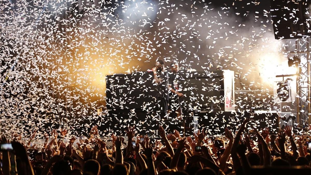 petrecere-ibiza_10477100