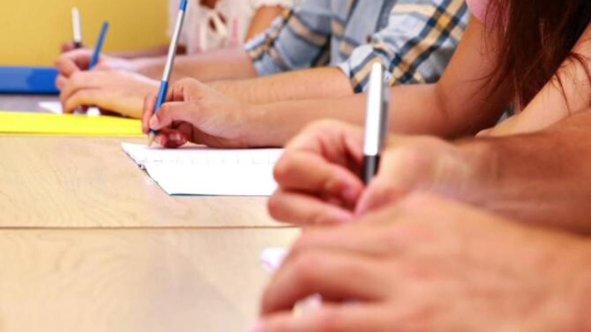 bacalaureat-2021--peste-133-000-de-absolventi-de-liceu-sustin-luni-proba-scrisa-la-limba-si-literatura-romana_82131000