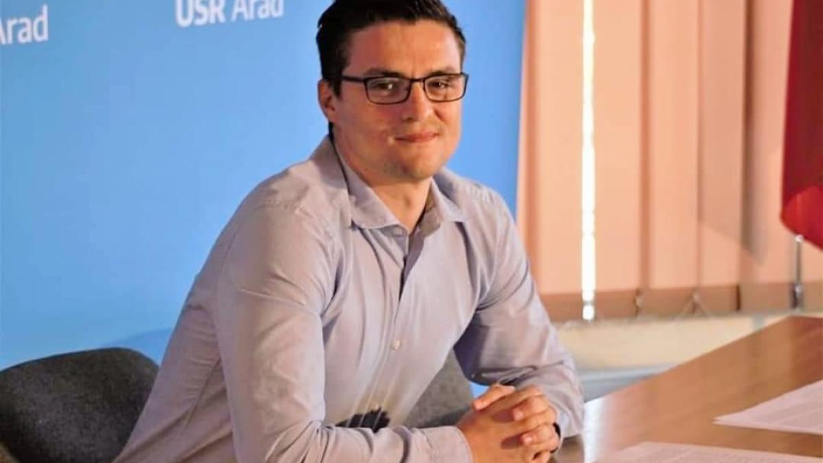 senatorul-usr-sergiu-cosmin-vlad-tras-de-nas-de-diana-sosoaca_59383700