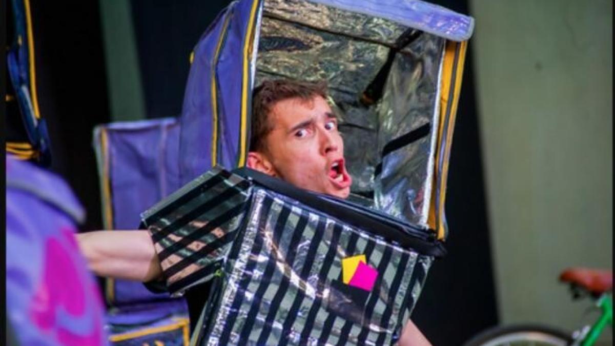 mergi-la-teatrul-masca-sa-vezi-bucuresti-livrator--biletul-e-doar-10-lei_92104700