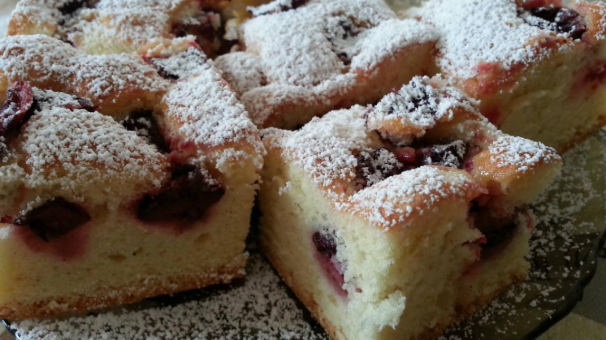 prajitura-cu-visine--cum-faci-sa-ti-iasa-foarte-pufoasa--este-simplu_77912300