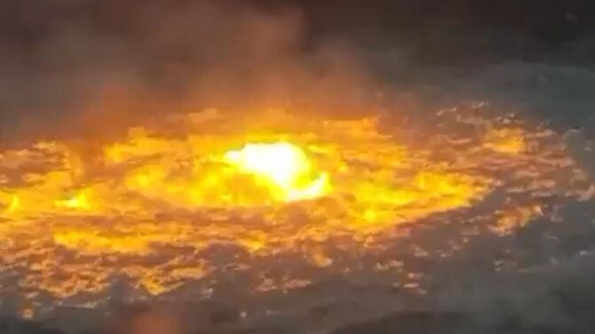 ochi-de-foc-in-ocean-mexic_11089800