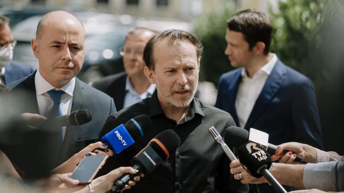 florin_citu_alexandru_muraru_pnl_iasi_fb_83659800